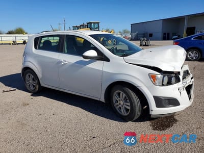 Czwarte zdjęcie samochodu z boku: 2015 CHEVROLET SONIC LT VIN:1G1JC6SHXF4215994 - miniatura