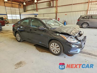 Czwarte zdjęcie samochodu z boku: 2021 HYUNDAI ACCENT SE VIN:3KPC24A67ME146586 - miniatura