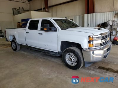 Czwarte zdjęcie samochodu z boku: 2017 CHEVROLET SILVERADO C2500 HEAVY DUTY VIN:1GC1CUEY1HF247327 - miniatura