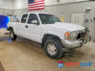 Czwarte zdjęcie samochodu z boku: 1999 GMC NEW SIERRA K1500 VIN:2GTEK19T9X1556549 - miniatura
