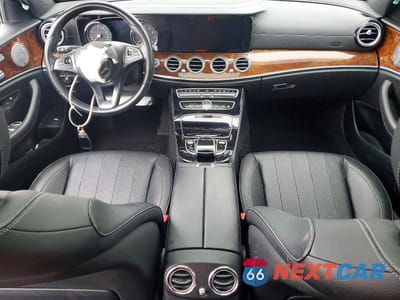 Zdjęcie 8 z 12 samochodu: 2017 MERCEDES-BENZ E 300 4MATIC VIN:WDDZF4KB6HA214093 - miniatura