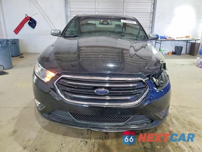 Piąte zdjęcie samochodu w środku: 2018 FORD TAURUS LIMITED VIN:1FAHP2F86JG110623 - miniatura