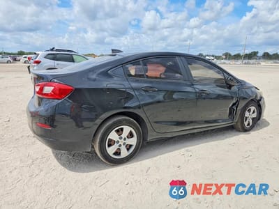 Trzecie zdjęcie samochodu z tyłu: 2018 CHEVROLET CRUZE LS VIN:1G1BC5SMXJ7127630 - miniatura