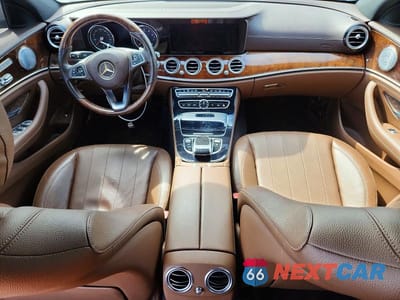 Zdjęcie 8 z 11 samochodu: 2017 MERCEDES-BENZ E 300 VIN:WDDZF4JB9HA235876 - miniatura