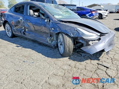 Czwarte zdjęcie samochodu z boku: 2022 TESLA MODEL 3 VIN:5YJ3E1EA1NF371487 - miniatura