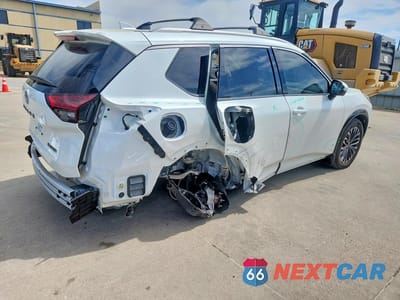 Trzecie zdjęcie samochodu z tyłu: 2025 NISSAN ROGUE PLATINUM VIN:JN8BT3DC3SW100393 - miniatura