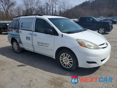 Czwarte zdjęcie samochodu z boku: 2009 TOYOTA SIENNA LE 7-PASSENGER VIN:5TDBK23C19S024452 - miniatura