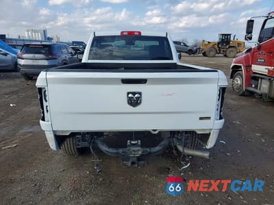 Zdjęcie 6 z 12 samochodu: 2017 RAM 1500 ST VIN:3C6JR6AG1HG586666 - miniatura
