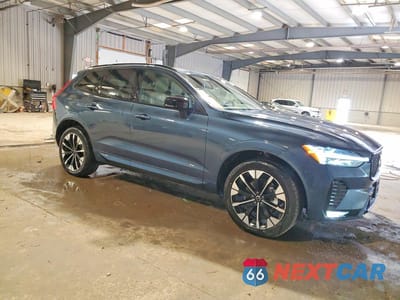 Czwarte zdjęcie samochodu z boku: 2026 VOLVO XC60 PLUS VIN:YV4M12RCXT1415247 - miniatura