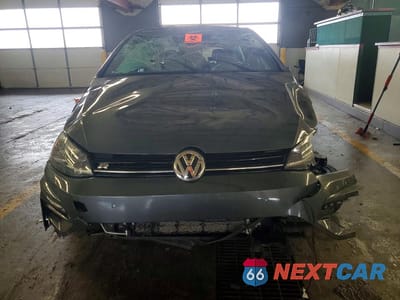 Piąte zdjęcie samochodu w środku: 2018 VOLKSWAGEN GOLF R VIN:WVWVF7AU9JW105746 - miniatura