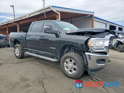Czwarte zdjęcie samochodu z boku: 2024 RAM 2500 BIG HORN VIN:3C6UR5DJ8RG394709 - miniatura