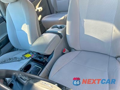 Piąte zdjęcie samochodu w środku: 2017 KIA SEDONA L VIN:KNDMA5C14H6259678 - miniatura