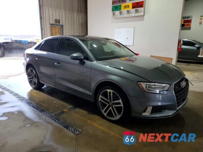 Czwarte zdjęcie samochodu z boku: 2018 AUDI A3 PREMIUM VIN:WAUB8GFF1J1043227 - miniatura