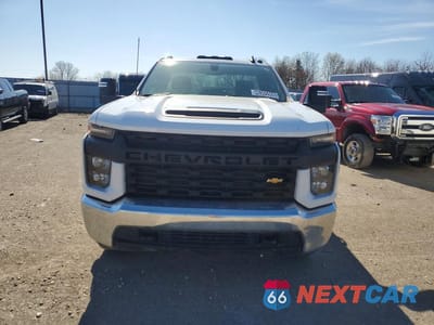 Piąte zdjęcie samochodu w środku: 2022 CHEVROLET SILVERADO HD TRUCK CAB AND CHASSIS VIN:1GB3WRE74NF187693 - miniatura