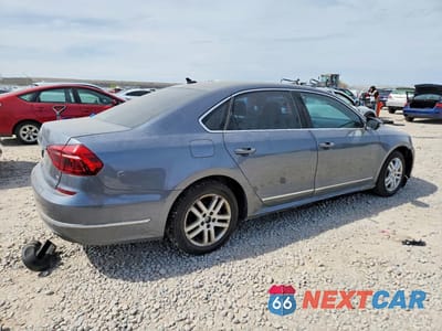Trzecie zdjęcie samochodu z tyłu: 2017 VOLKSWAGEN PASSAT SE VIN:1VWBT7A37HC063248 - miniatura