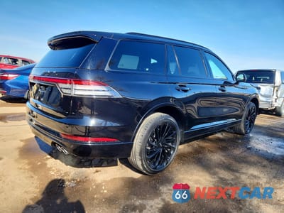 Trzecie zdjęcie samochodu z tyłu: 2025 LINCOLN AVIATOR RESERVE VIN:5LM5J7XC3SGL05121 - miniatura