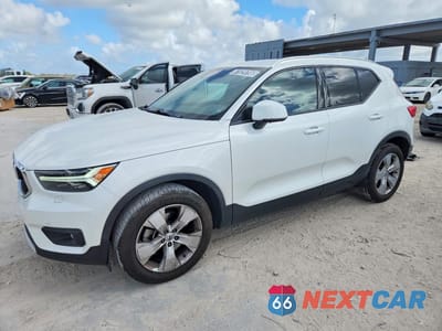 2022 VOLVO XC40 T5 MOMENTUM YV4162UK1N2760053 - główne zdjęcie licytacji z USA - miniatura