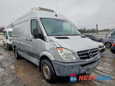 Czwarte zdjęcie samochodu z boku: 2010 MERCEDES-BENZ SPRINTER 2500 VIN:WD3PE7CC8A5497201 - miniatura