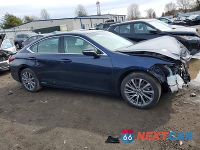 Czwarte zdjęcie samochodu z boku: 2021 LEXUS ES 300H BASE VIN:58ADA1C18MU004759 - miniatura