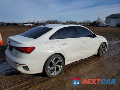 Trzecie zdjęcie samochodu z tyłu: 2023 AUDI A3 PREMIUM VIN:WAUGUDGY6PA050263 - miniatura