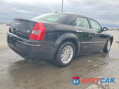 Trzecie zdjęcie samochodu z tyłu: 2010 CHRYSLER 300 TOURING VIN:2C3CA1CV0AH255823 - miniatura