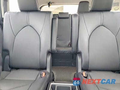 Zdjęcie 10 z 13 samochodu: 2026 TOYOTA GRAND HIGHLANDER XLE VIN:5TDAAAB50TS107700 - miniatura