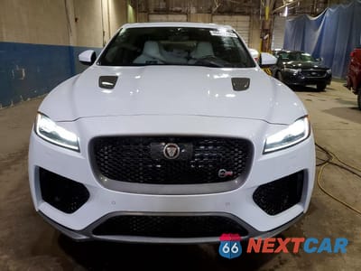 Piąte zdjęcie samochodu w środku: 2020 JAGUAR F-PACE SVR VIN:SADCZ2EE7LA653401 - miniatura