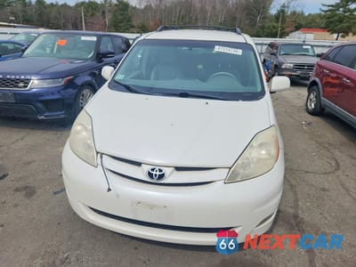 Piąte zdjęcie samochodu w środku: 2010 TOYOTA SIENNA XLE VIN:5TDYK4CC4AS295080 - miniatura