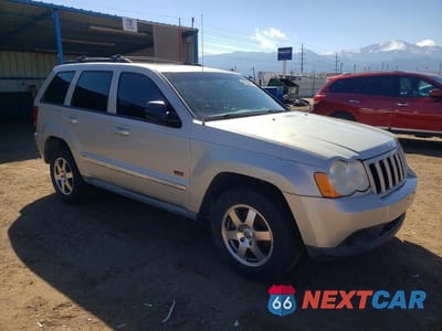 Czwarte zdjęcie samochodu z boku: 2009 JEEP GRAND CHEROKEE LAREDO VIN:1J8GS48K39C549105 - miniatura