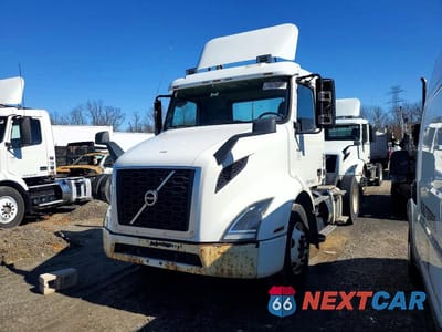 Drugie zdjęcie samochodu z przodu: 2019 VOLVO VNR SEMI TRUCK VIN:4V4W19DF8KN202881 - miniatura