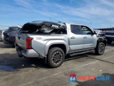 Trzecie zdjęcie samochodu z tyłu: 2025 TOYOTA TACOMA TRD SPORT VIN:3TMKB5FN0SM051100 - miniatura