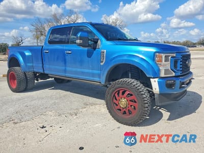 Czwarte zdjęcie samochodu z boku: 2020 FORD F450 SUPER DUTY VIN:1FT8W4DT7LEC95425 - miniatura