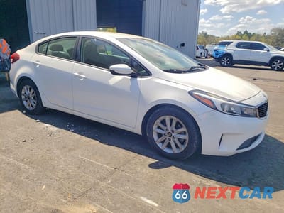 Czwarte zdjęcie samochodu z boku: 2017 KIA FORTE LX VIN:3KPFL4A78HE065914 - miniatura