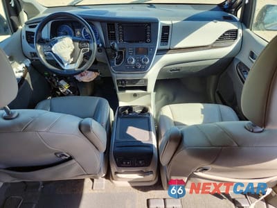 Zdjęcie 8 z 13 samochodu: 2019 TOYOTA SIENNA XLE 8-PASSENGER VIN:5TDYZ3DC2KS995282 - miniatura