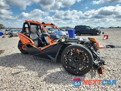 Czwarte zdjęcie samochodu z boku: 2017 POLARIS SLINGSHOT SLR VIN:57XAARFA5HH123H19 - miniatura