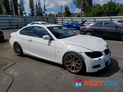 Czwarte zdjęcie samochodu z boku: 2011 BMW 328 I VIN:WBAKE3C53BE559080 - miniatura