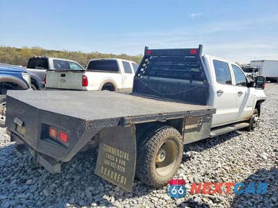 Trzecie zdjęcie samochodu z tyłu: 2017 CHEVROLET SILVERADO FLATBED TRUCK VIN:1GB4KYCG3HF107494 - miniatura