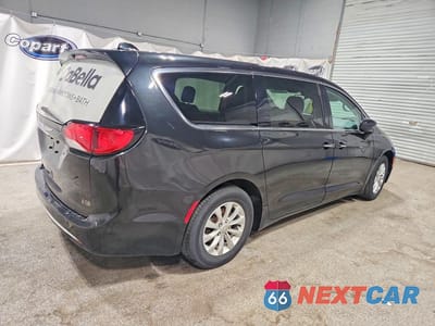 Trzecie zdjęcie samochodu z tyłu: 2019 CHRYSLER PACIFICA TOURING PLUS VIN:2C4RC1FGXKR507702 - miniatura