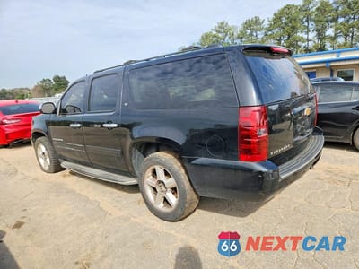 Drugie zdjęcie samochodu z przodu: 2013 CHEVROLET SUBURBAN C1500 LT VIN:1GNSCJE08DR120586 - miniatura