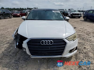 Piąte zdjęcie samochodu w środku: 2017 AUDI A3 PREMIUM VIN:WAUAUGFF4H1040257 - miniatura