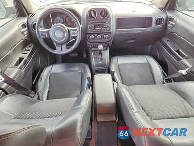 Zdjęcie 8 z 12 samochodu: 2017 JEEP PATRIOT SPORT VIN:1C4NJPBA8HD119890 - miniatura