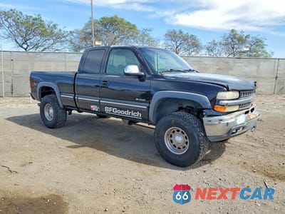 Czwarte zdjęcie samochodu z boku: 2001 CHEVROLET SILVERADO K1500 VIN:2GCEK19TX11376990 - miniatura
