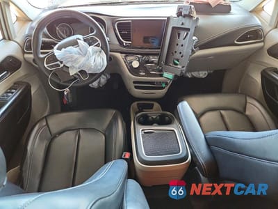 Zdjęcie 8 z 13 samochodu: 2023 CHRYSLER PACIFICA TOURING L VIN:2C4RC1BG1PR575318 - miniatura