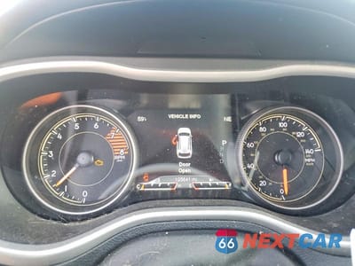 Zdjęcie 9 z 13 samochodu: 2017 JEEP CHEROKEE OVERLAND VIN:1C4PJMJS0HW622612 - miniatura
