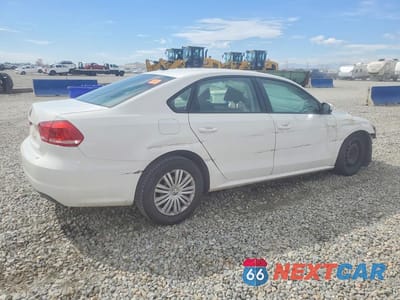 Trzecie zdjęcie samochodu z tyłu: 2014 VOLKSWAGEN PASSAT S VIN:1VWAP7A37EC014868 - miniatura