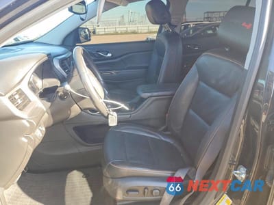Zdjęcie 7 z 12 samochodu: 2020 GMC ACADIA AT4 VIN:1GKKNLLS4LZ131848 - miniatura