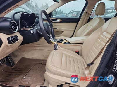 Zdjęcie 7 z 11 samochodu: 2017 ALFA ROMEO GIULIA TI Q4 VIN:ZARFAEEN5H7542597 - miniatura