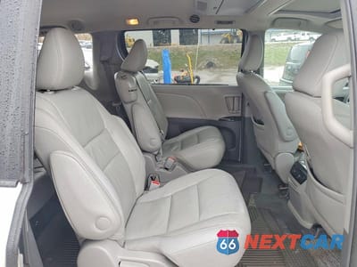 Zdjęcie 11 z 13 samochodu: 2016 TOYOTA SIENNA XLE PREMIUM 8-PASSENGER VIN:5TDYK3DC2GS702069 - miniatura