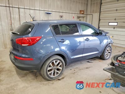 Trzecie zdjęcie samochodu z tyłu: 2016 KIA SPORTAGE LX VIN:KNDPBCAC4G7821655 - miniatura