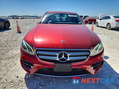 Piąte zdjęcie samochodu w środku: 2018 MERCEDES-BENZ E 300 VIN:WDDZF4JB8JA394166 - miniatura
